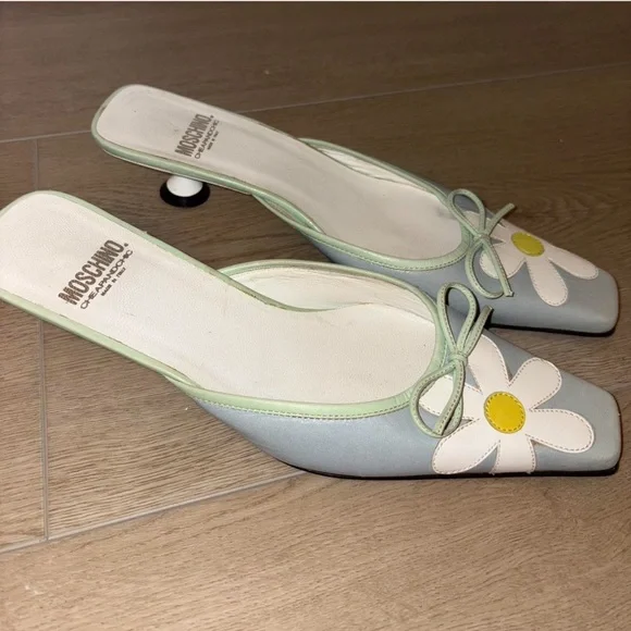 Vintage Moschino daisy mules - Picture 2 of 5